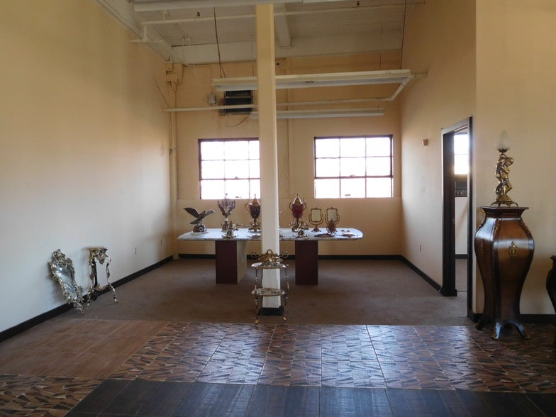 More Photos Of 95 Granby St, Bloomfield Manufacturing For Lease