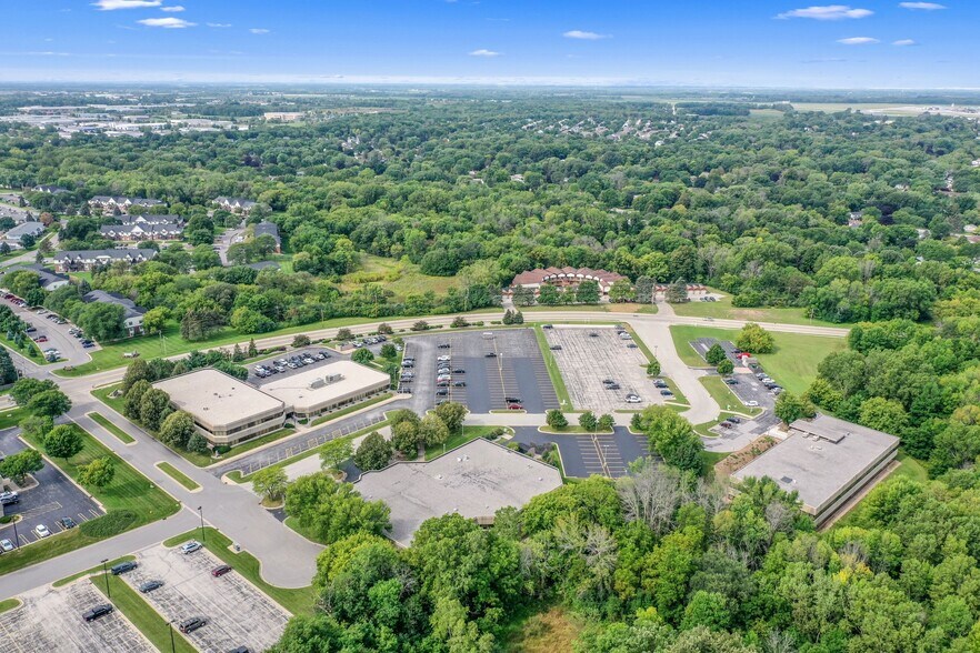 More Photos Of 1088 Springhurst Dr, Green Bay Office For Lease