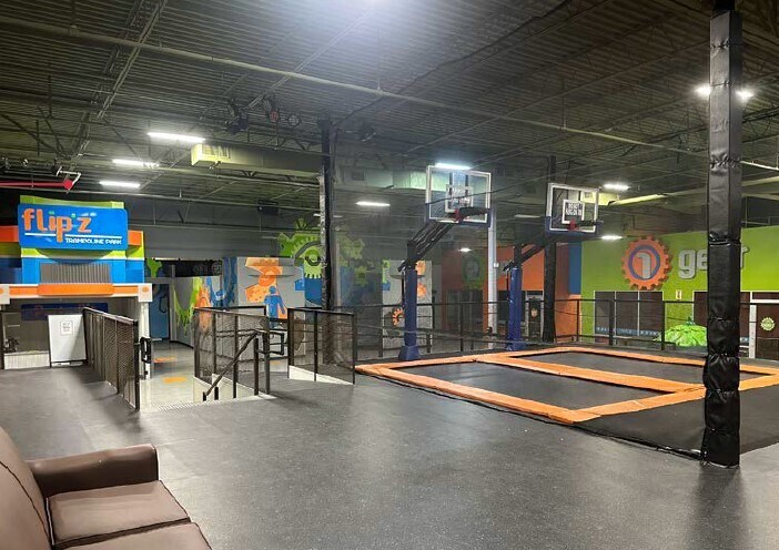 More Photos Of 910 SE Military Dr, San Antonio Freestanding For Lease