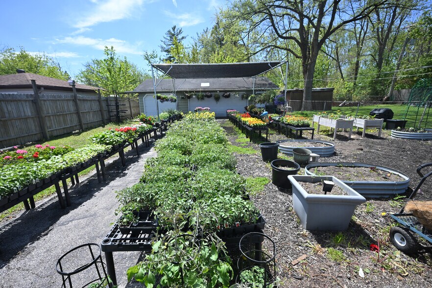 More Photos Of 310 W Irving Park Rd, Wood Dale General Retail For Sale