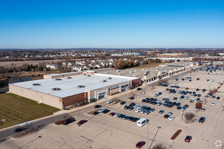 More Photos Of 251 N Randall Rd, Batavia Department Store For Sale