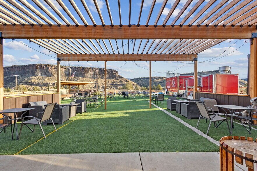 More Photos Of 13959 SW Commercial Loop Rd, Crooked River Ranch Restaurant For Sale