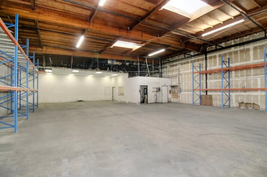 More Photos Of 8535 Morrison Creek Rd, Sacramento Showroom For Lease