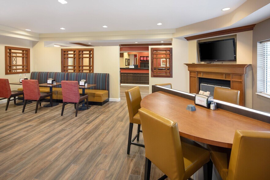 More Photos Of 3100 SE 14th St, Bentonville Hotel For Sale