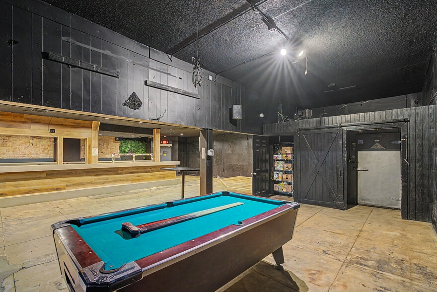 More Photos Of 1253 E 4th St, Long Beach Bar For Sale