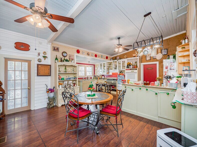 More Photos Of 1307 Wright St, Llano Freestanding For Sale