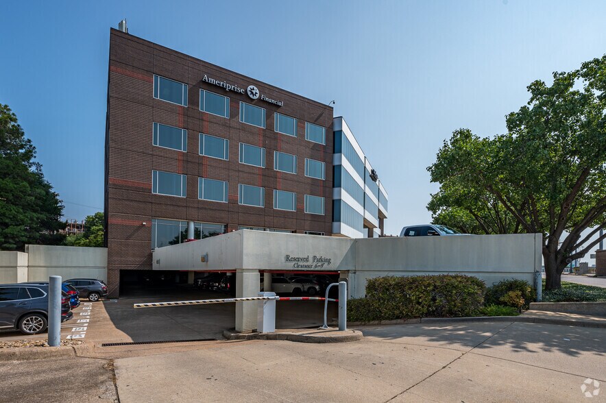 More Photos Of 1612 Summit Ave, Fort Worth Office For Lease