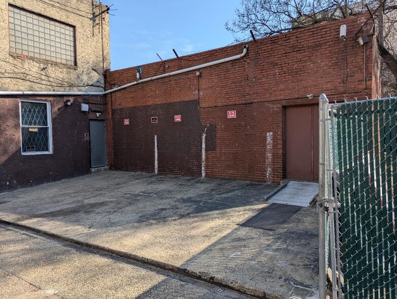 More Photos Of 2810-2812 N Broad St, Philadelphia Office Residential For Sale