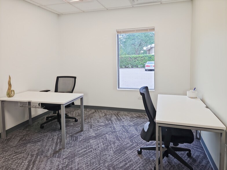 More Photos Of 611 S Milwaukee Ave, Libertyville Coworking Space
