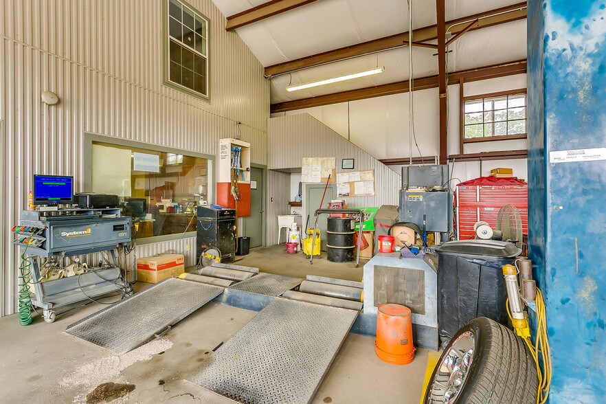 More Photos Of 501 N State Highway 342, Red Oak Auto Repair For Sale