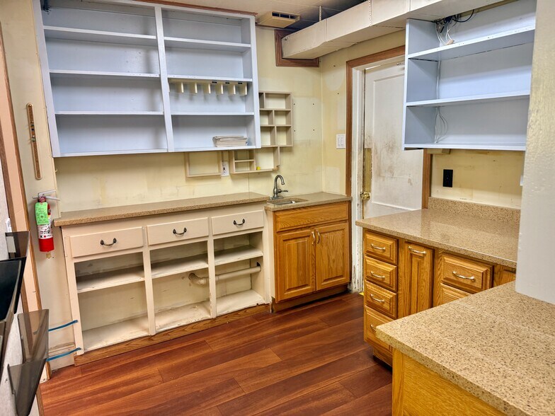 More Photos Of 1107 Lincoln Way E, Massillon Veterinarian Kennel For Sale