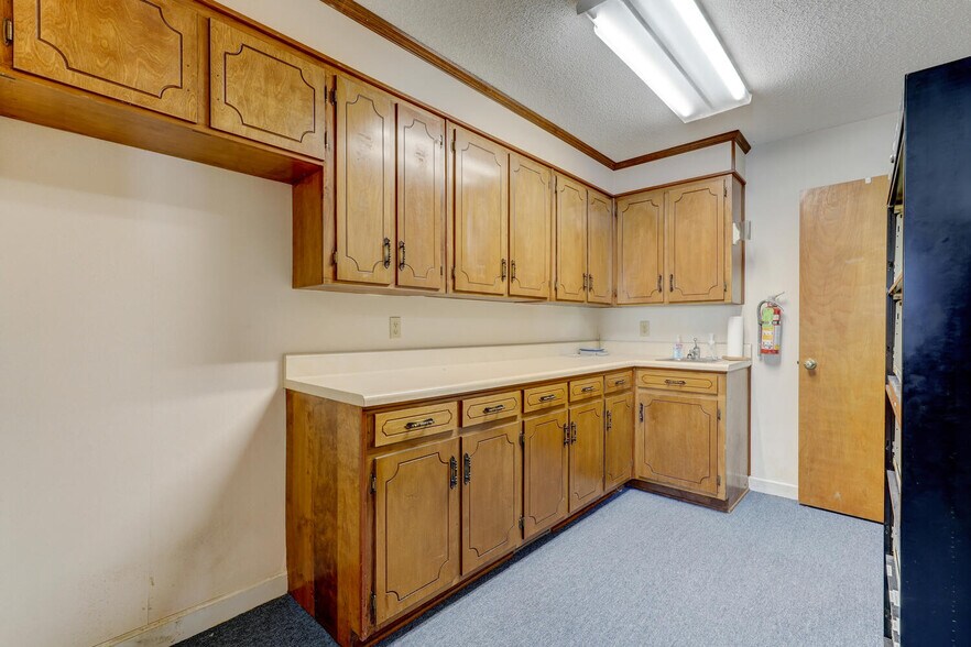 More Photos Of 601 W Harrison St, Reidsville Medical For Sale