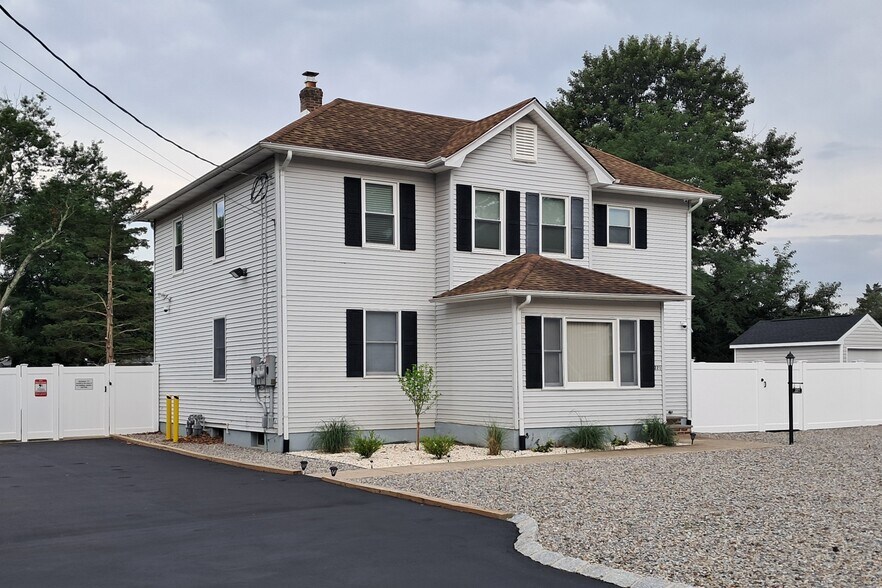 Primary Photo Of 221 Chestnut St, Toms River Multifamily For Sale