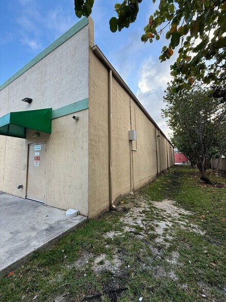 More Photos Of 1255 NW 103rd St, Miami Freestanding For Lease