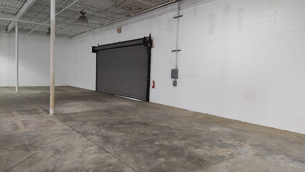 More Photos Of 2202 S Market St, Brenham Department Store For Sale