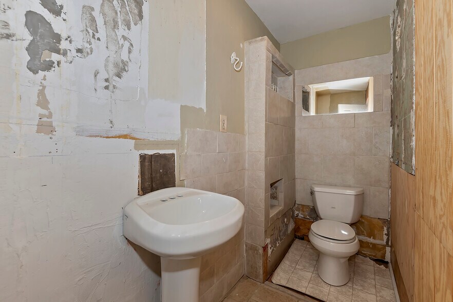 More Photos Of 39167 Rim of the world Dr, Fawnskin Restaurant For Sale