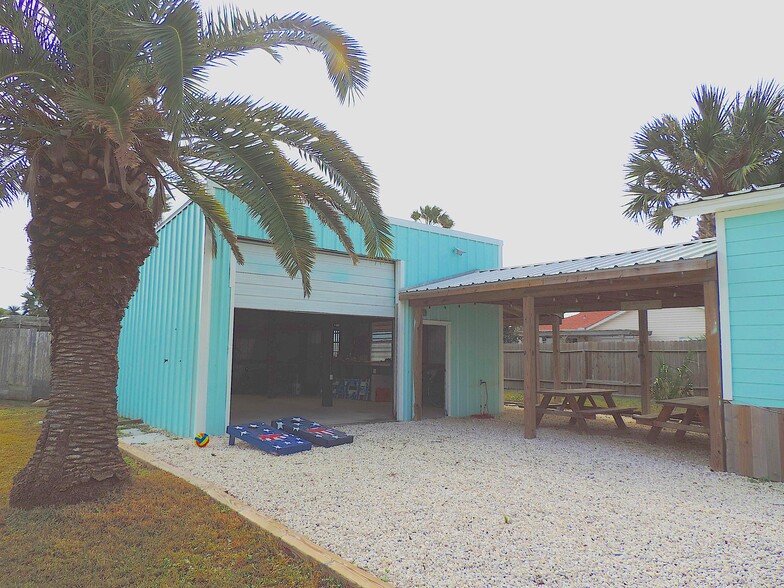 More Photos Of 801 South 9th St, Port Aransas Freestanding For Sale