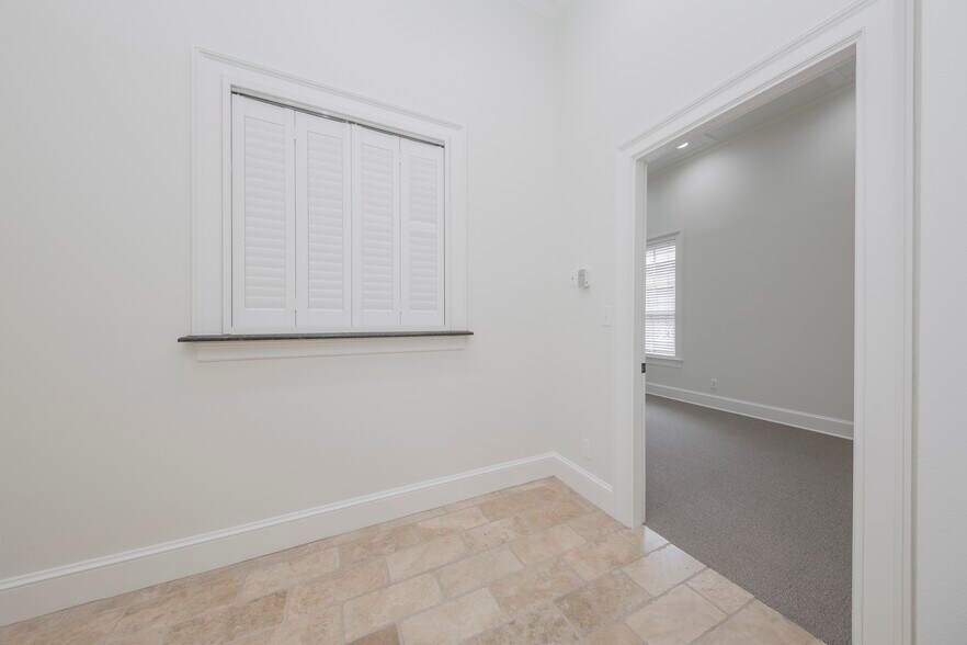 More Photos Of 2461 Tower Dr, Monroe Office For Lease