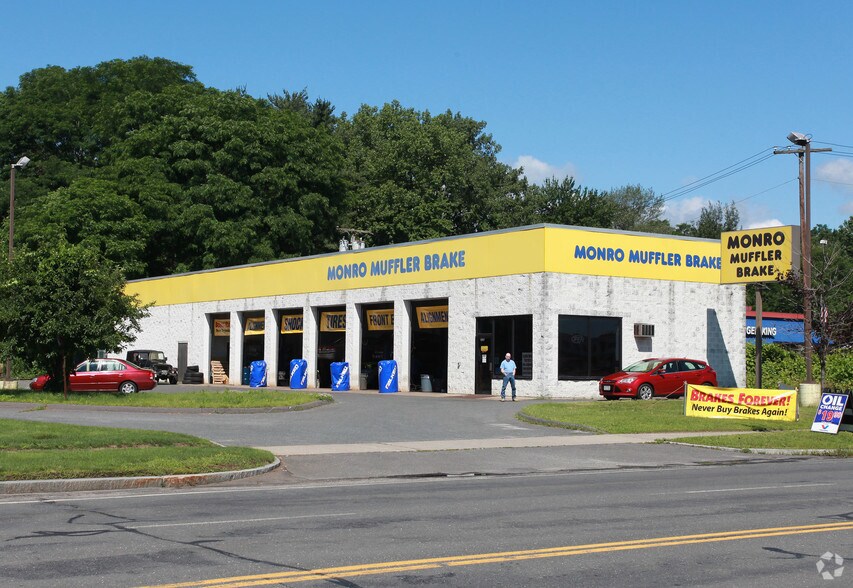 Primary Photo Of 326 King St, Northampton Auto Repair For Lease