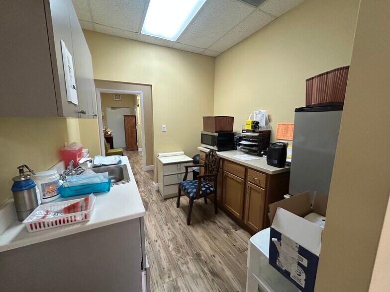 More Photos Of 3226-3230 W Kennedy Blvd, Tampa Storefront Retail Office For Sale