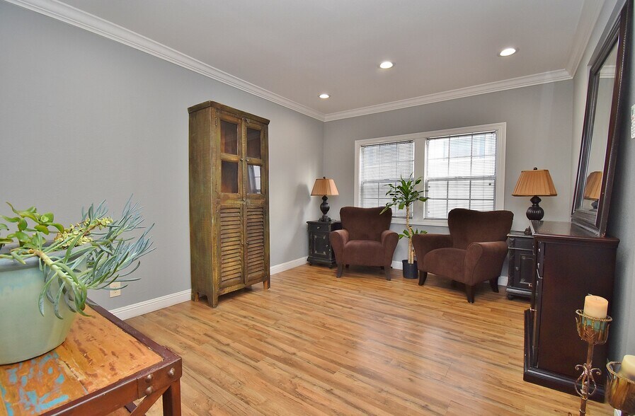 More Photos Of 264 Spring St, Pleasanton Storefront Retail Office For Lease