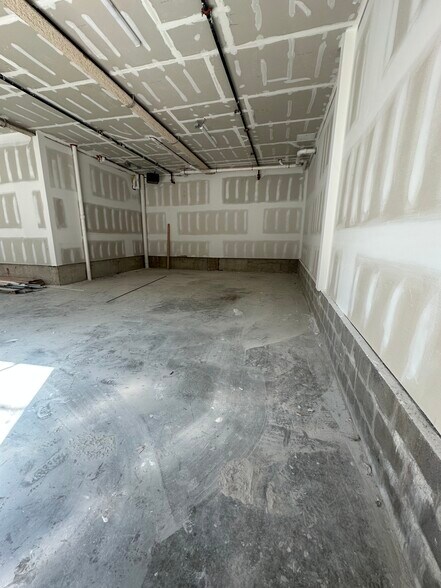 More Photos Of 436 Ferry St, Newark Storefront Retail Office For Lease