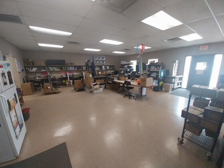 More Photos Of 6214 Krempen Ave, San Antonio Warehouse For Sale