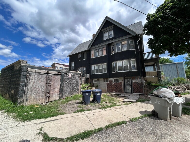 More Photos Of 3746 W Sarnow St, Milwaukee Apartments For Sale