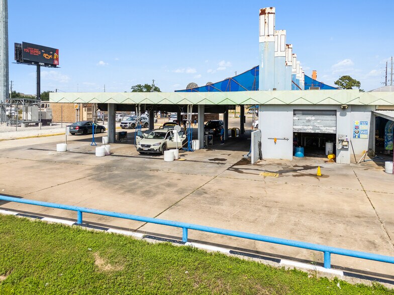 More Photos Of 506 Highway 6 S, Houston Carwash For Sale