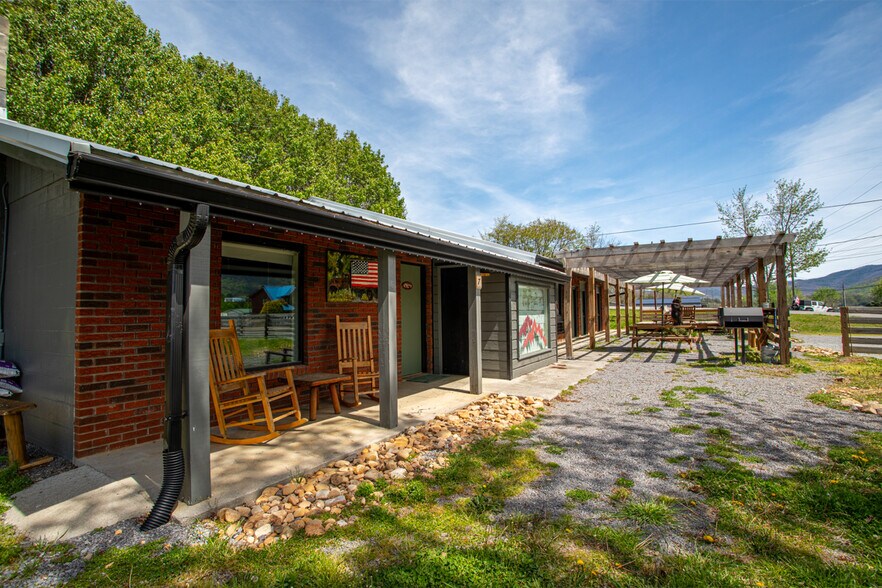 More Photos Of 3804 Wears Valley Rd, Sevierville Hotel For Sale