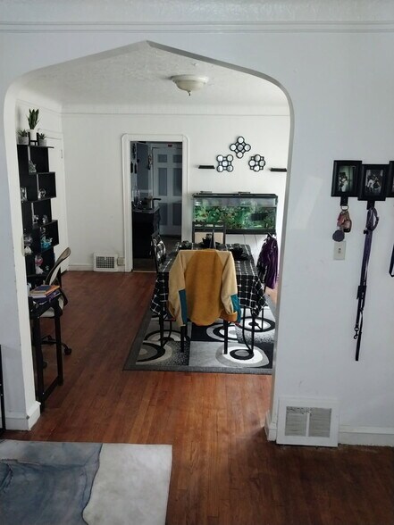 More Photos Of 1747 Catalpa Rd, Cleveland Apartments For Sale