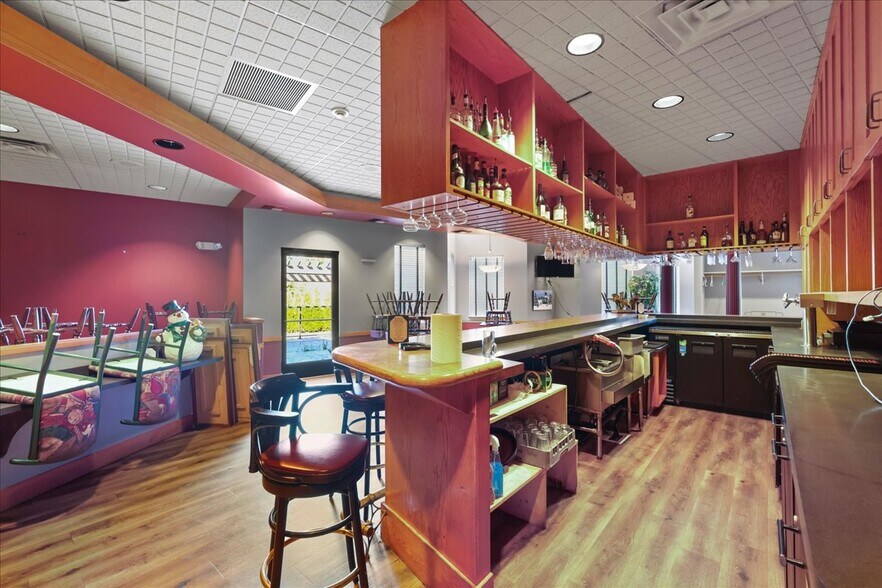 More Photos Of 1650 W Bakerview Rd, Bellingham Restaurant For Sale