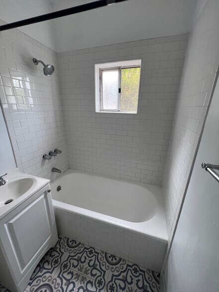 More Photos Of 1217 Cedar Ave, Long Beach Apartments For Sale