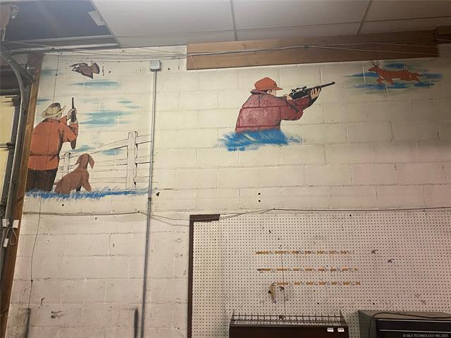 More Photos Of 713 N 2nd St, Stilwell Industrial For Sale