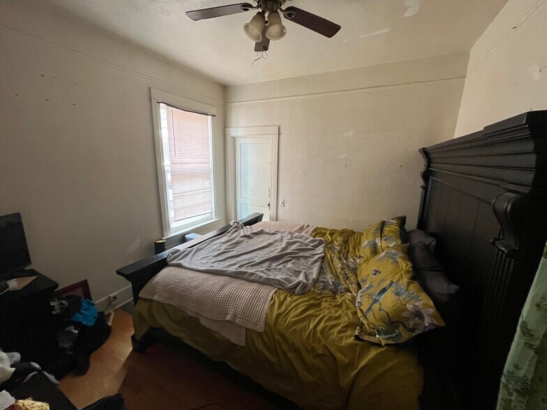 More Photos Of 2560 S Broadway, Denver Freestanding For Sale