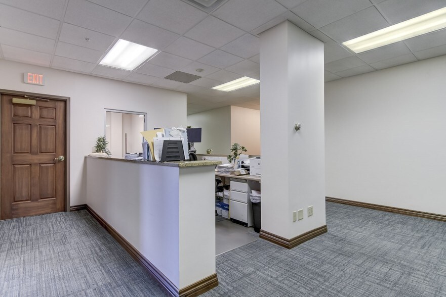 More Photos Of 200 S 6th St, Springfield Office For Lease