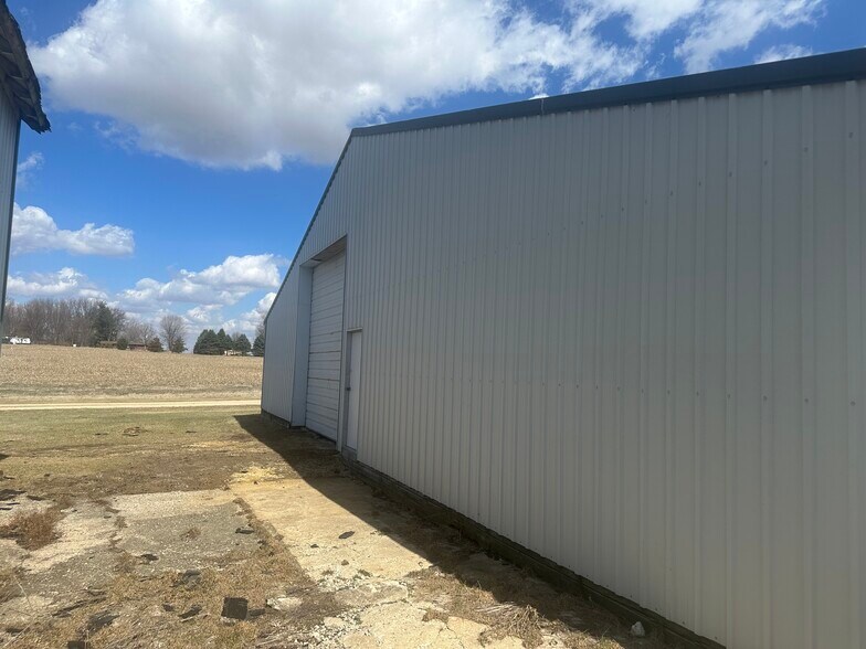 More Photos Of 636 S East St, Mount Carroll Warehouse For Sale