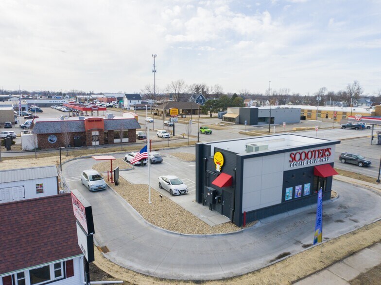 More Photos Of 1026 West St, Grinnell General Retail For Sale