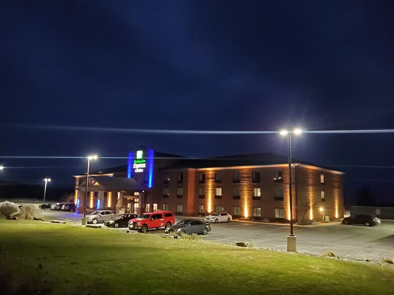 More Photos Of 3695 PA-31 East, Donegal Hotel For Sale