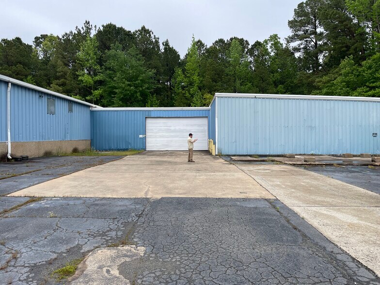 More Photos Of 2300 E 145th St, Little Rock Distribution For Lease