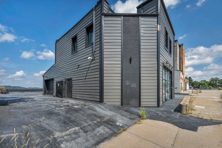 More Photos Of 3559 Bigelow Blvd, Pittsburgh Service For Sale