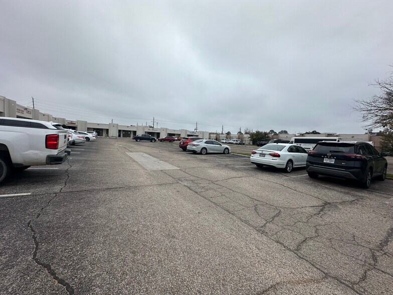 More Photos Of 5855 Sovereign Dr, Houston Office For Lease