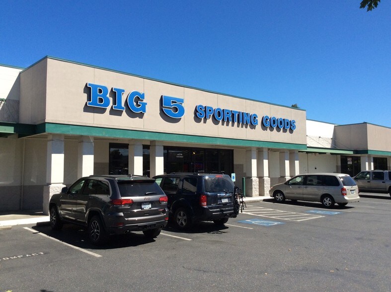 More Photos Of 910 S Burlington Blvd, Burlington Freestanding For Sale