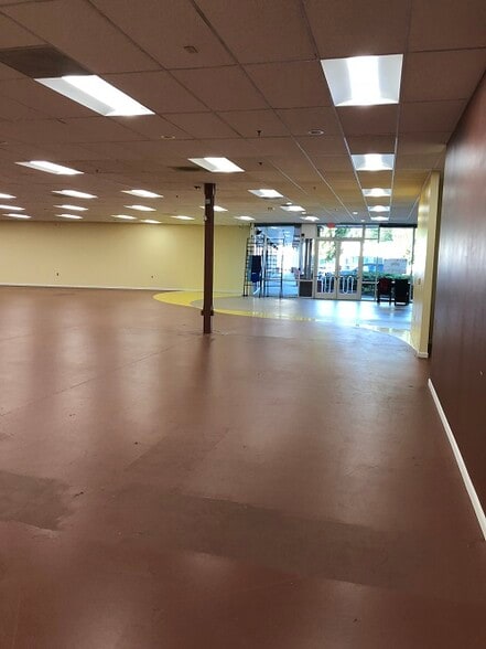 More Photos Of 5055-5083 NE 122nd Ave, Portland Storefront For Lease