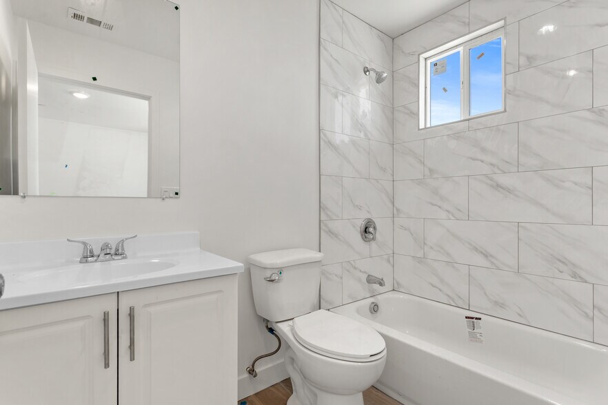 More Photos Of 707 W 80th St, Los Angeles Land For Sale