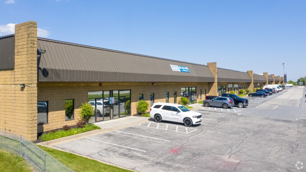 More Photos Of 1622-1708 Sulphur Spring Rd, Arbutus Showroom For Lease