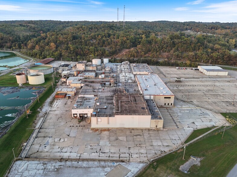 More Photos Of 100 Tyson Ave, Noel Manufacturing For Sale