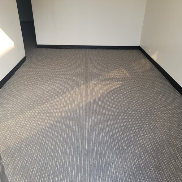 More Photos Of 16115 Valerio St, Van Nuys Warehouse For Lease