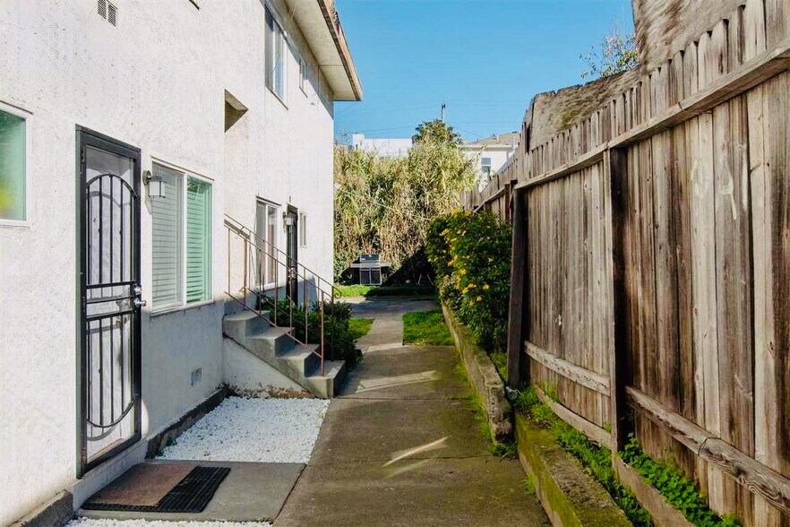 More Photos Of 2120 E 22nd St, Oakland Apartments For Sale