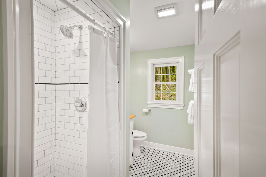 More Photos Of 3500 Sunset Lodge Ct, Charlottesville Hotel For Sale